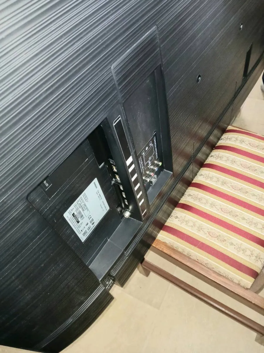 Samsung 55 inch Smart hdmi 4k tv with wall mount. - Image 3
