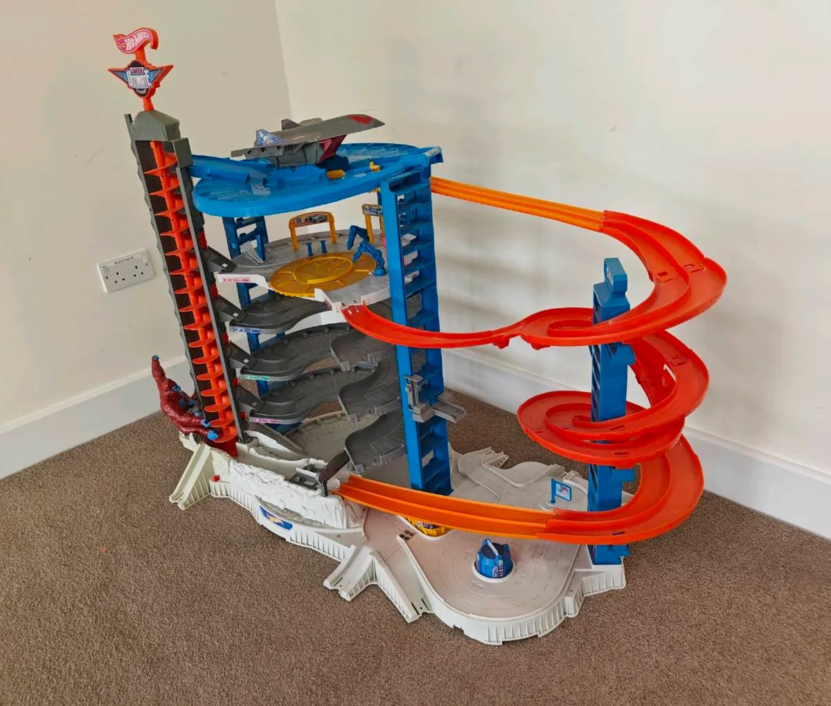Hot Wheels Super Ultimate Garage