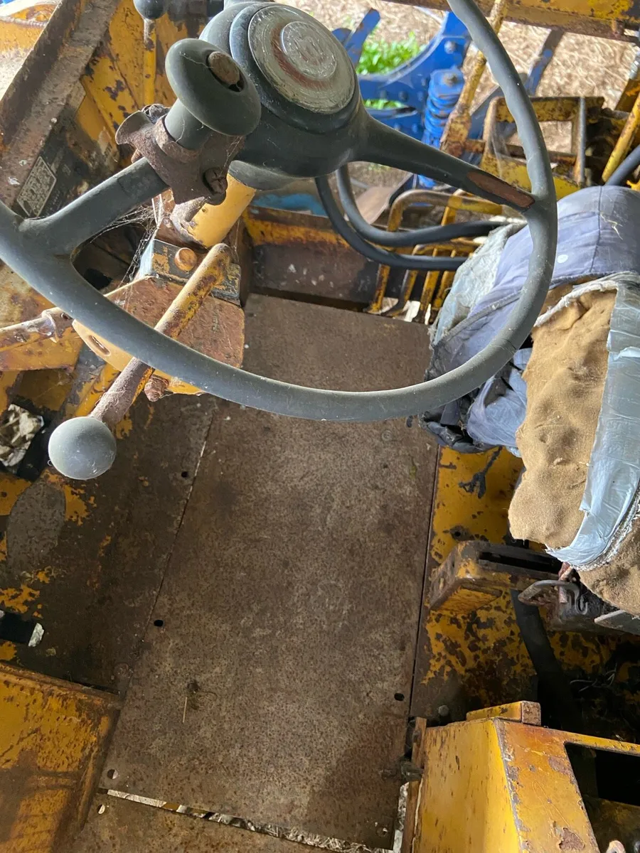 Loading shovel - Image 2