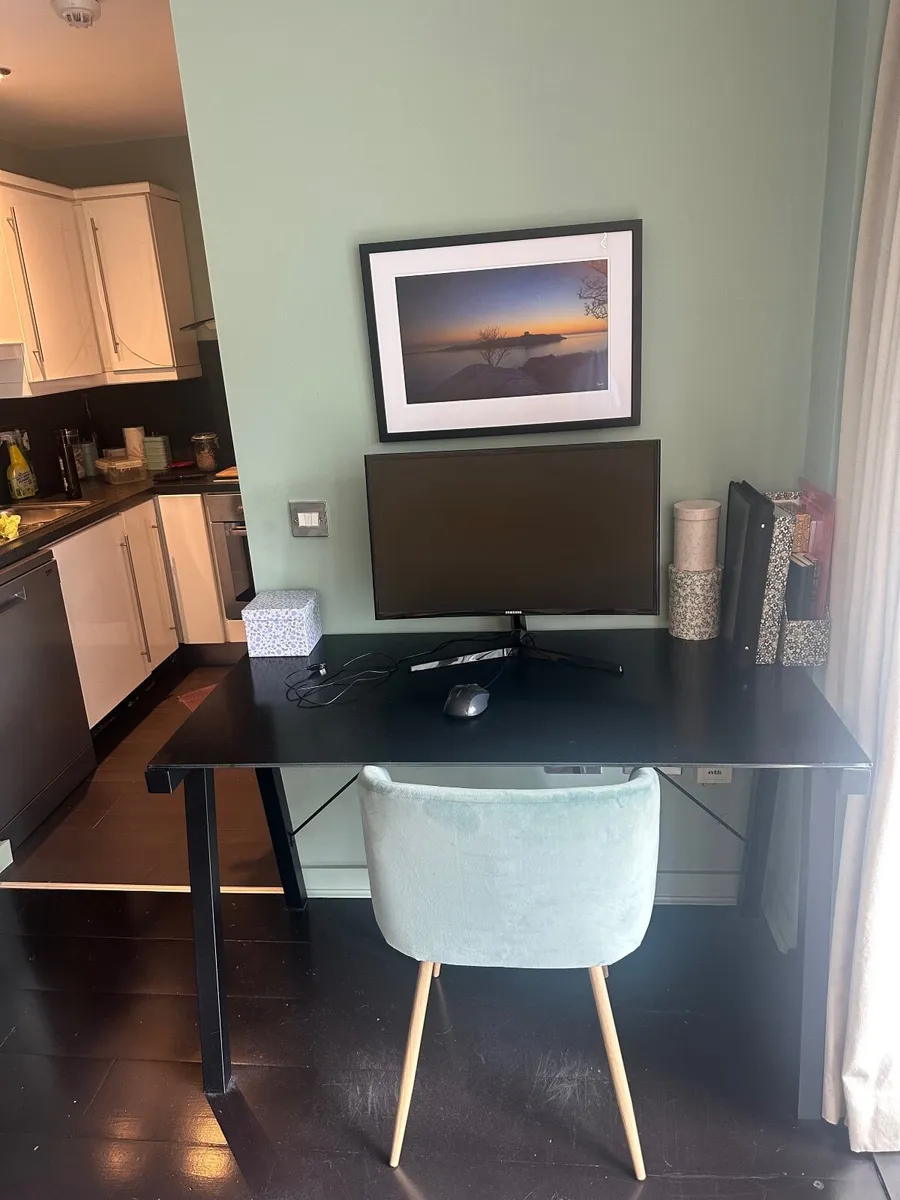 Black desk - Image 1