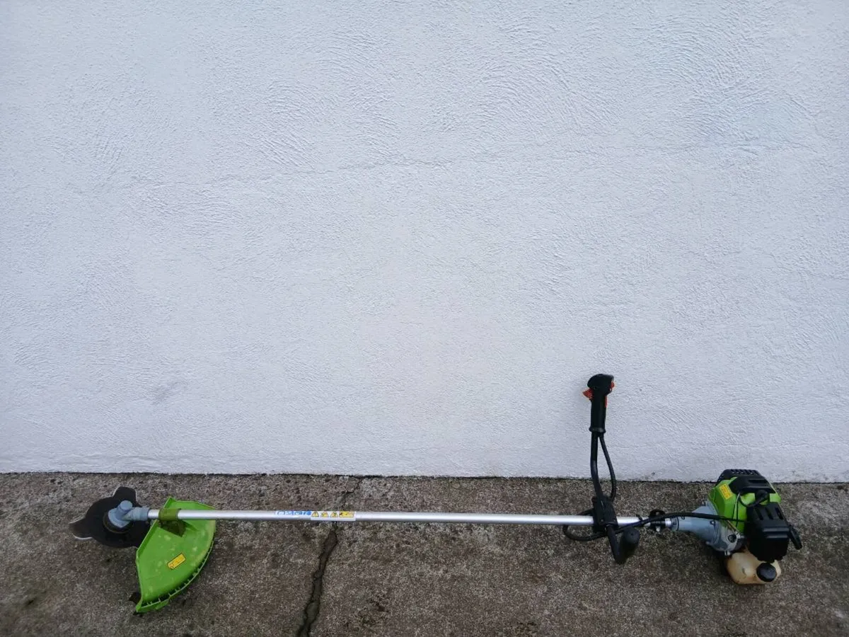 53cc petrol Strimmer with Blade - Image 1