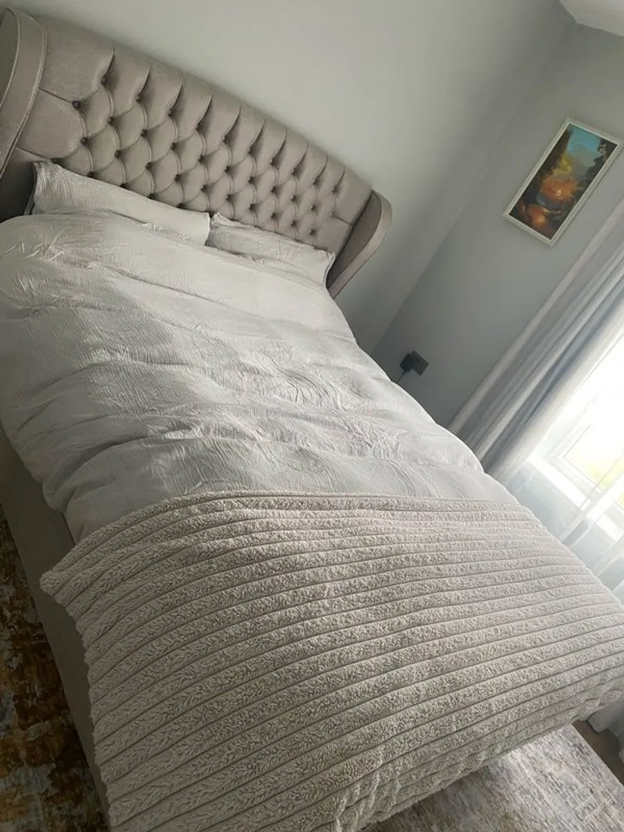 double bed - Image 1