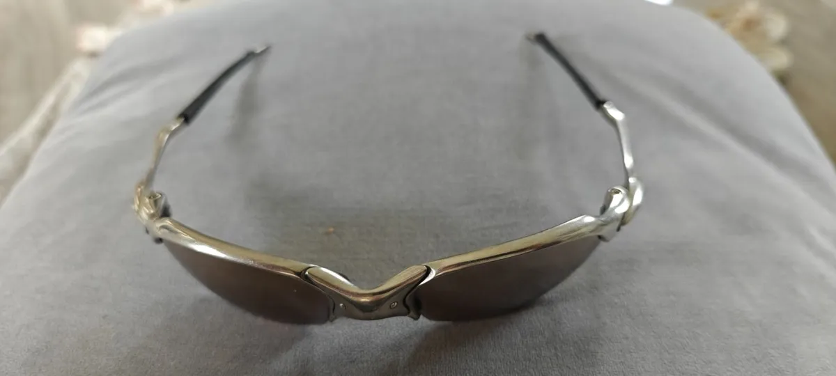 Oakley Romeo 2 sun glasses - Image 3
