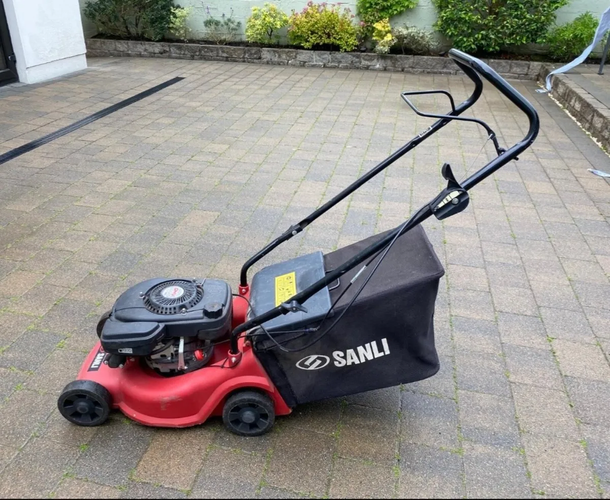 Lawn mower - Image 1