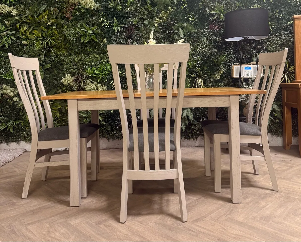 Extending oak kitchen table & 4 chairs - Image 3