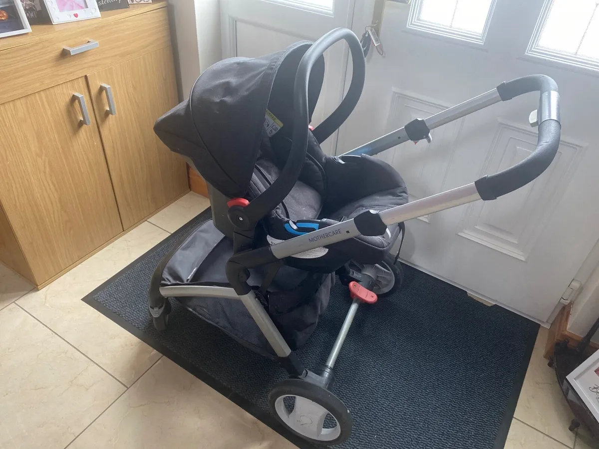 Car seat - Image 1
