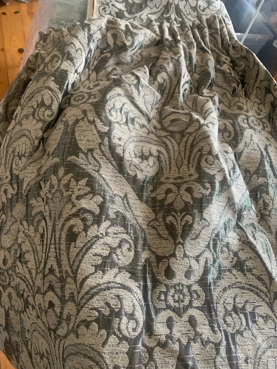 Curtains - Image 2