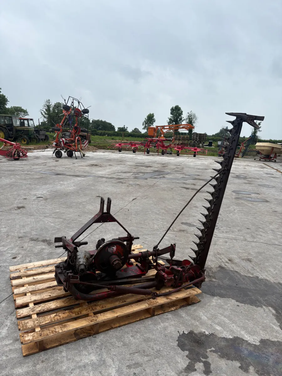 International Fingerbar Mower - Image 3