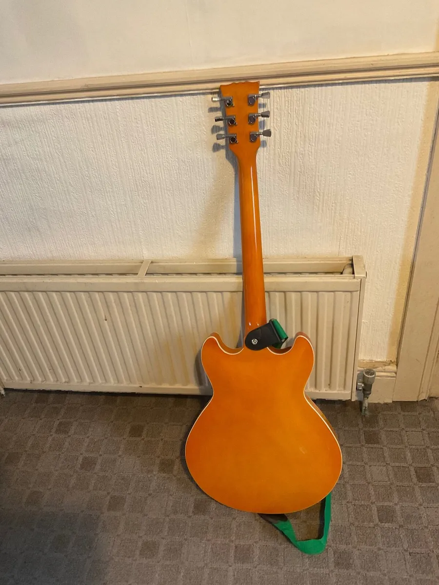 Electric guitars - Image 1