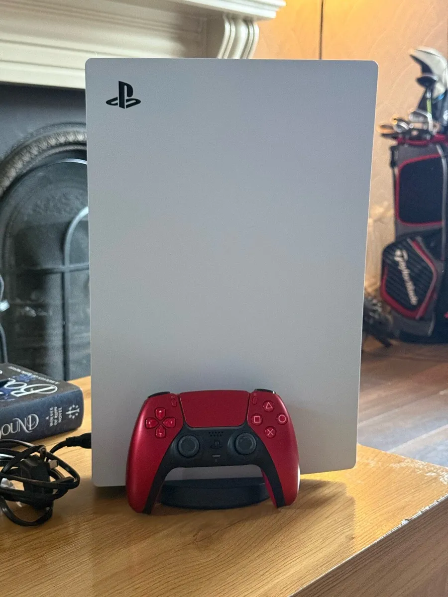 PS5 825GB - Image 1