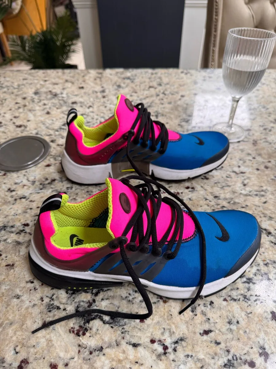 Nike Runners size 8 - Image 2