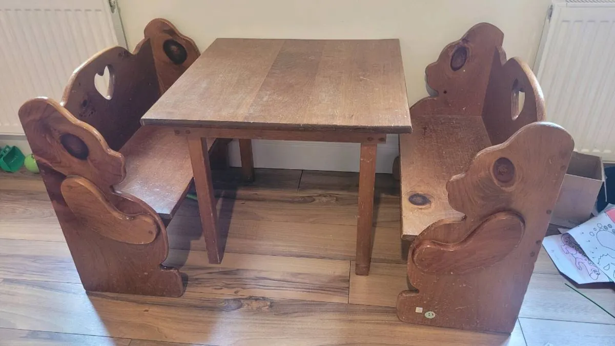 Kids table and benches - Image 1