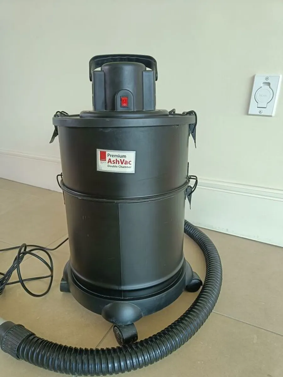 Various prices: Ash vac, wheelbarrow, metal/wooden shelving grease gun inc grease, bins - Image 4