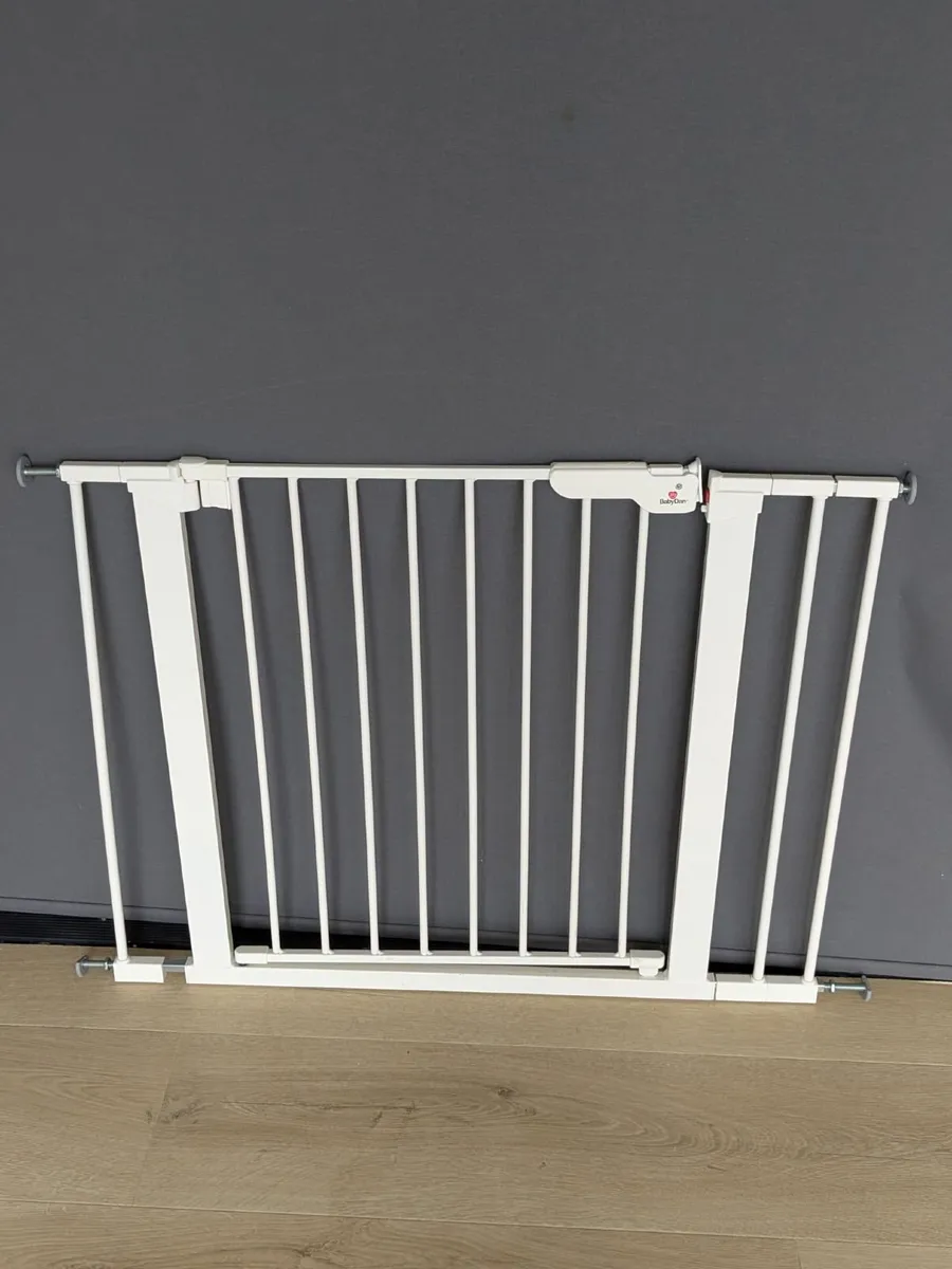 BabyDan Premier True Pressure Fit Safety Gate - Image 1