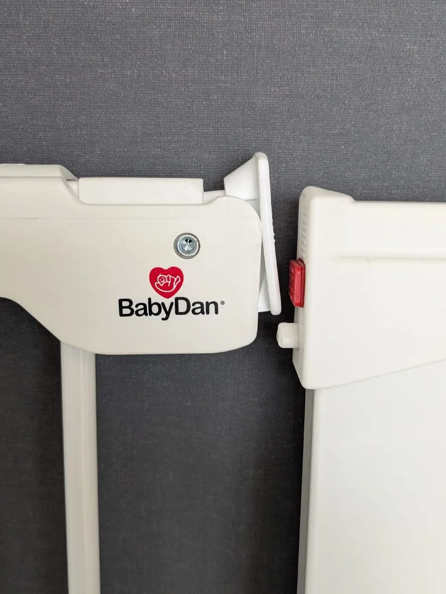 BabyDan Premier True Pressure Fit Safety Gate - Image 2