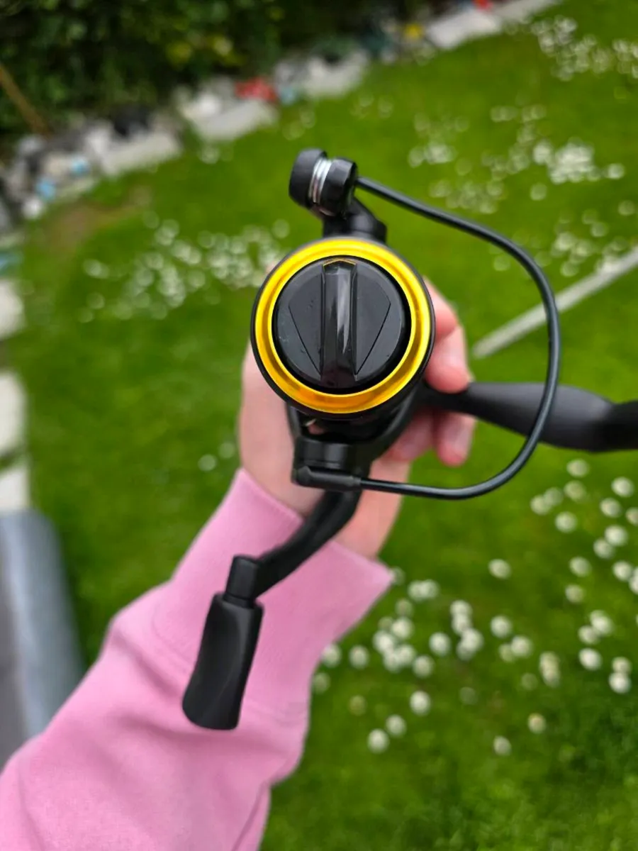 Spinning reel size 2000 with braid - Image 3