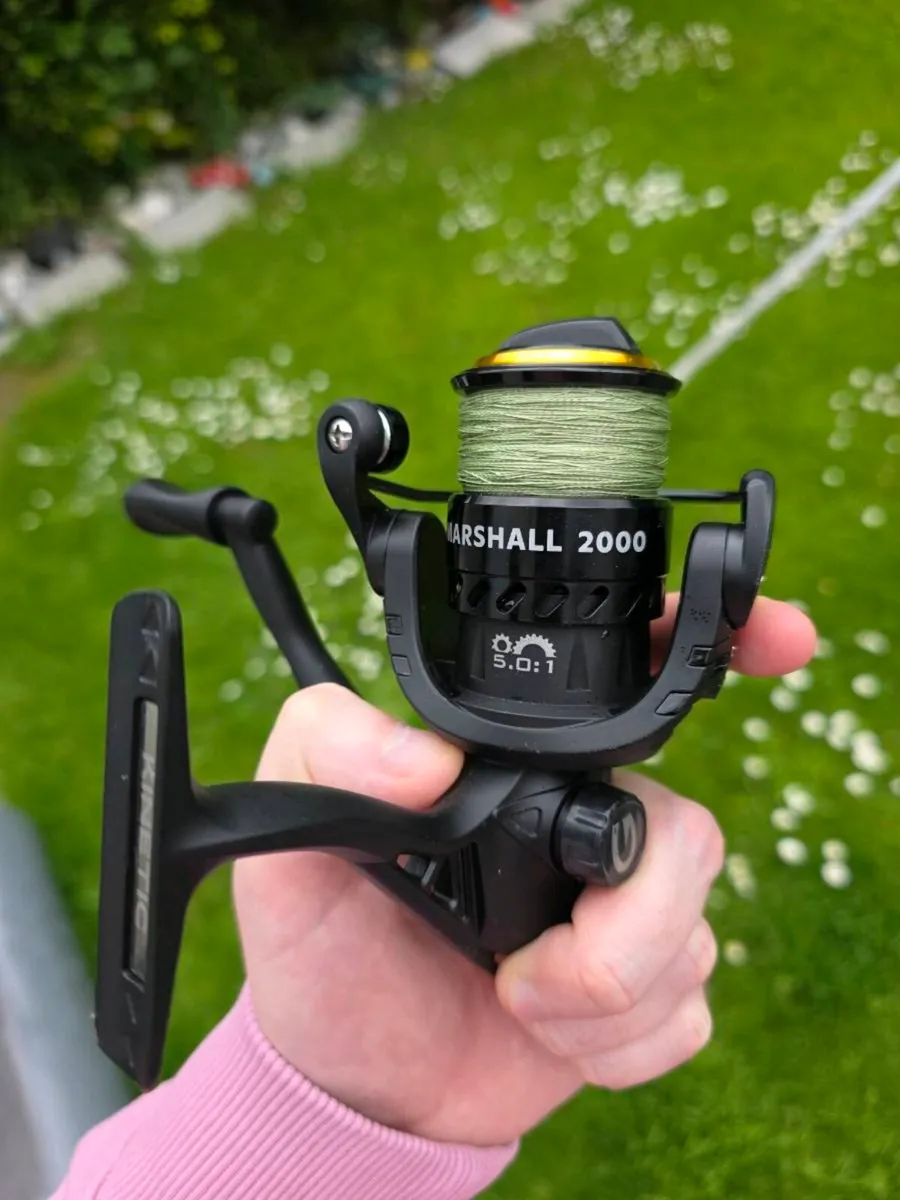 Spinning reel size 2000 with braid - Image 1