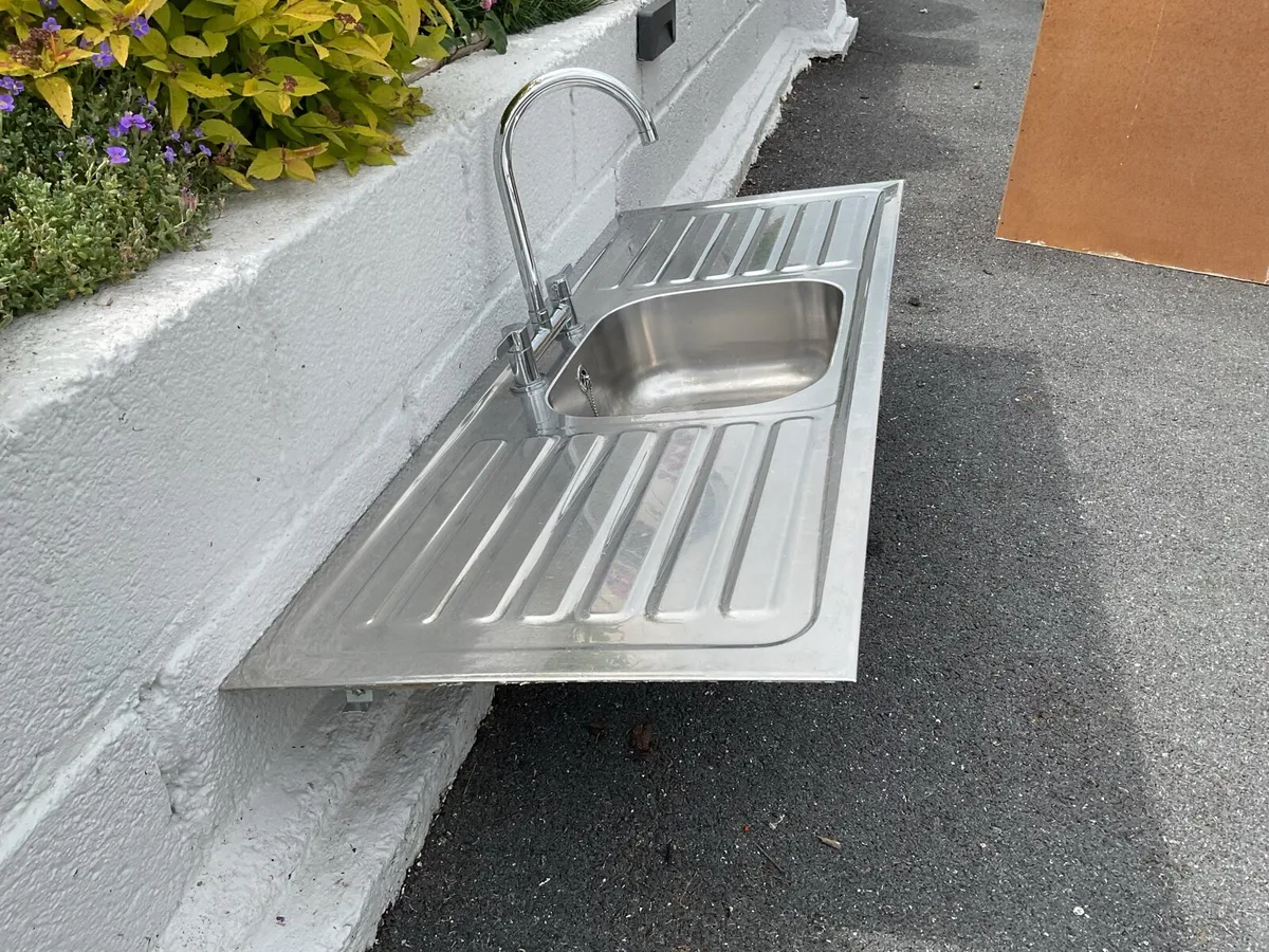 Kitchen sink - Image 1