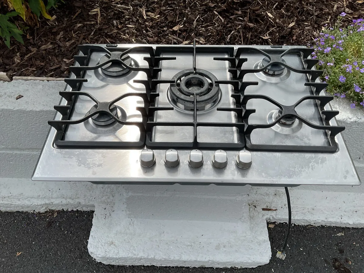 Gas 5 ring hob in good condition. - Image 1