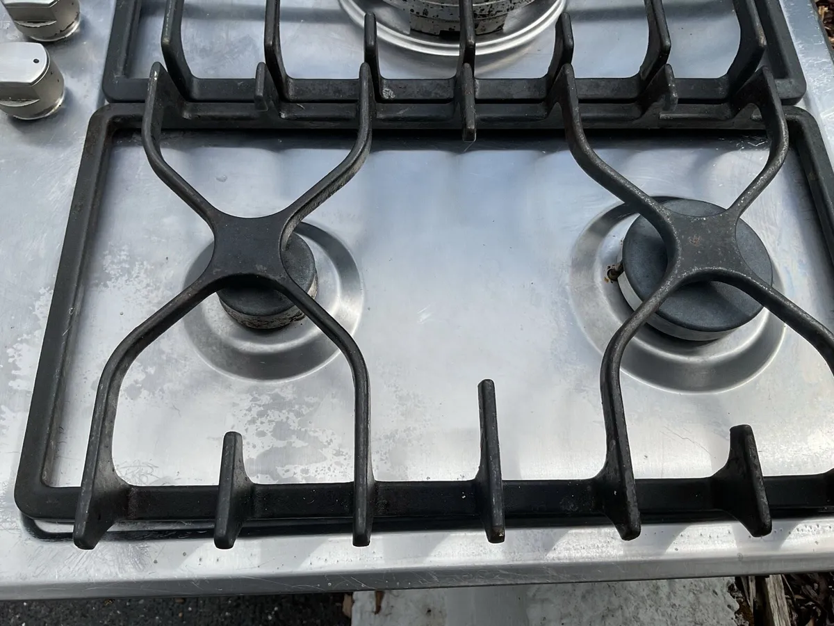 Gas 5 ring hob in good condition. - Image 4