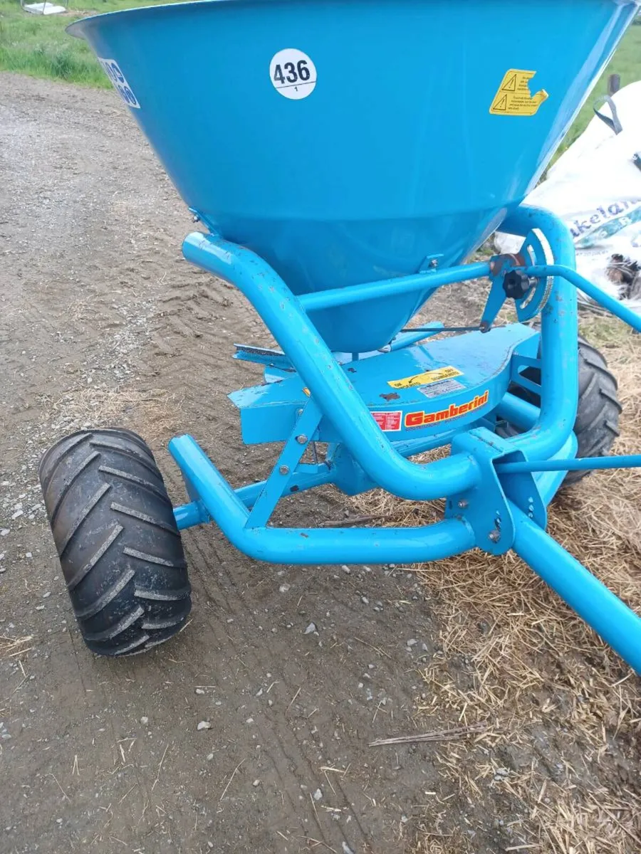Quad fertilizer spreader - Image 3