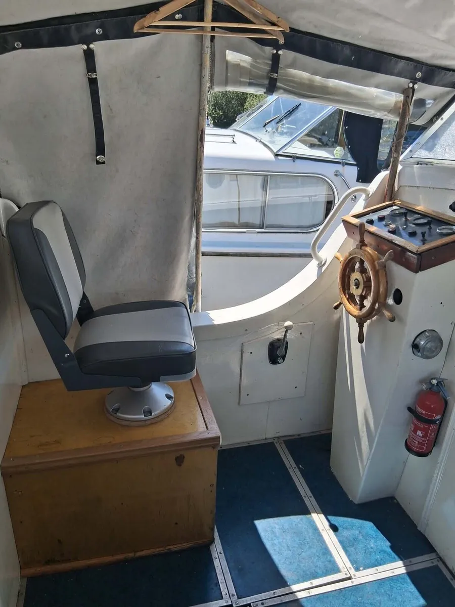 27ft Elysian Centre console - Image 3