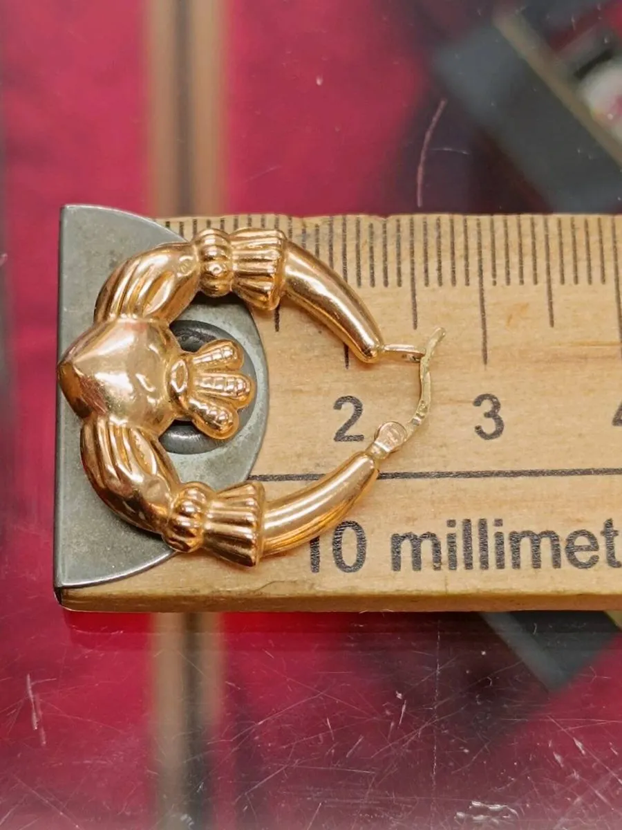 9k Yellow Gold Vintage Claddagh Hoops Earrings - Image 4