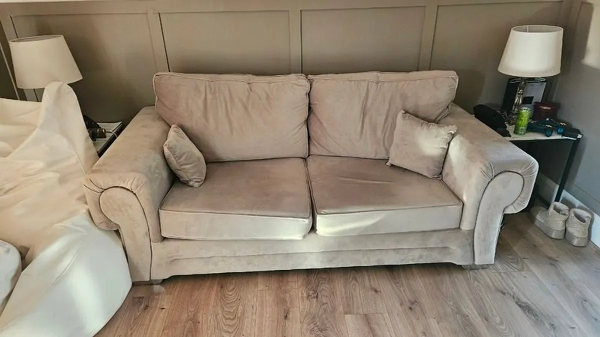 Couches - Image 2