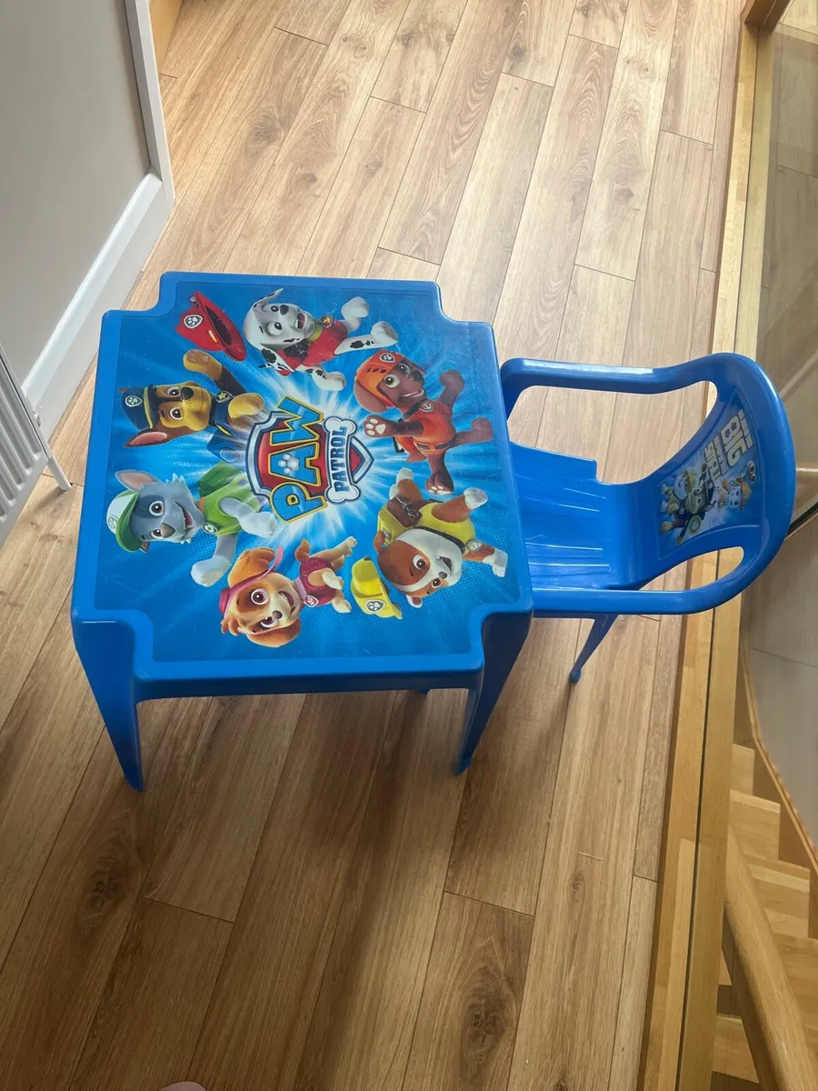 Paw patrol table and chairs - Image 1