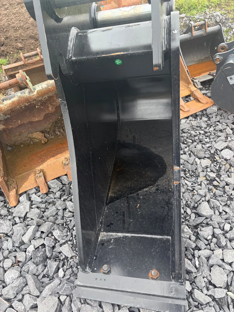 Unused DCE 18inch gummy bucket 65mm pin for sale - Image 2