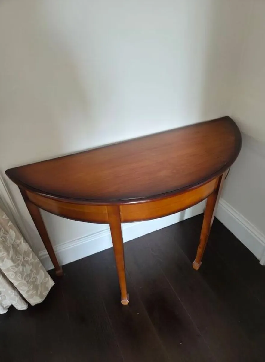 half moon table - Image 1