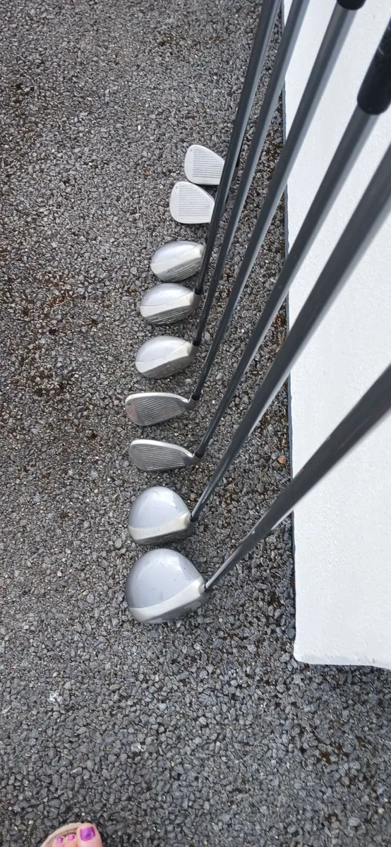 Set of Ladies right Handed Taylor made golf clubs - Image 2