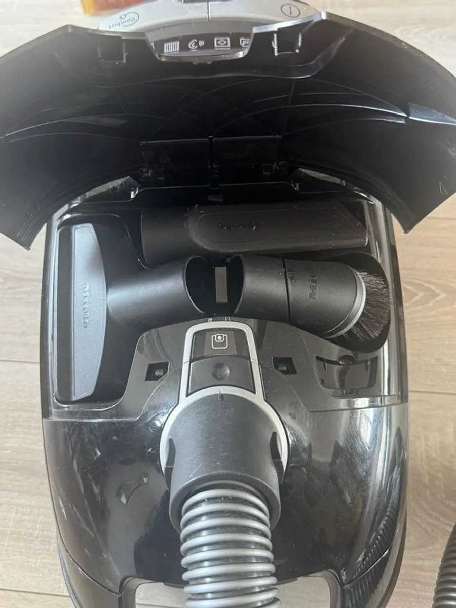Miele Vacuum - Image 4
