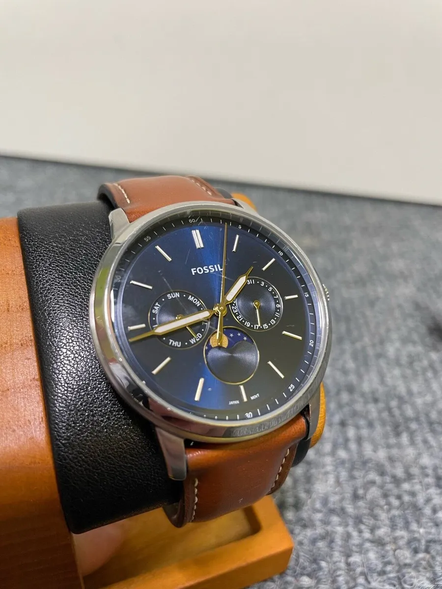 Fossil neutra moonphase watch - Image 1