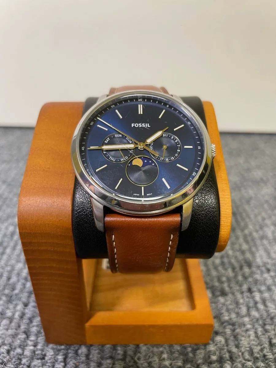 Fossil neutra moonphase watch - Image 3