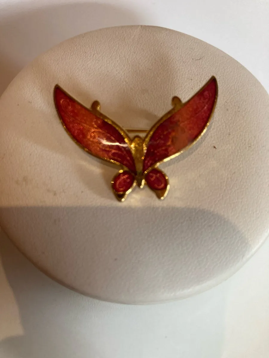 Beautiful butterfly brooch - Image 1