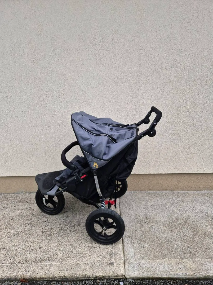 Numerous Vaby Items - Image 1