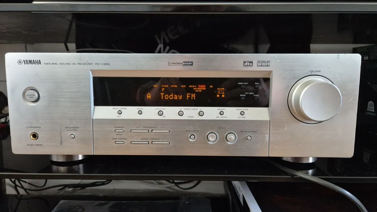 YAMAHA surround receiver with original remote & ma - Image 2