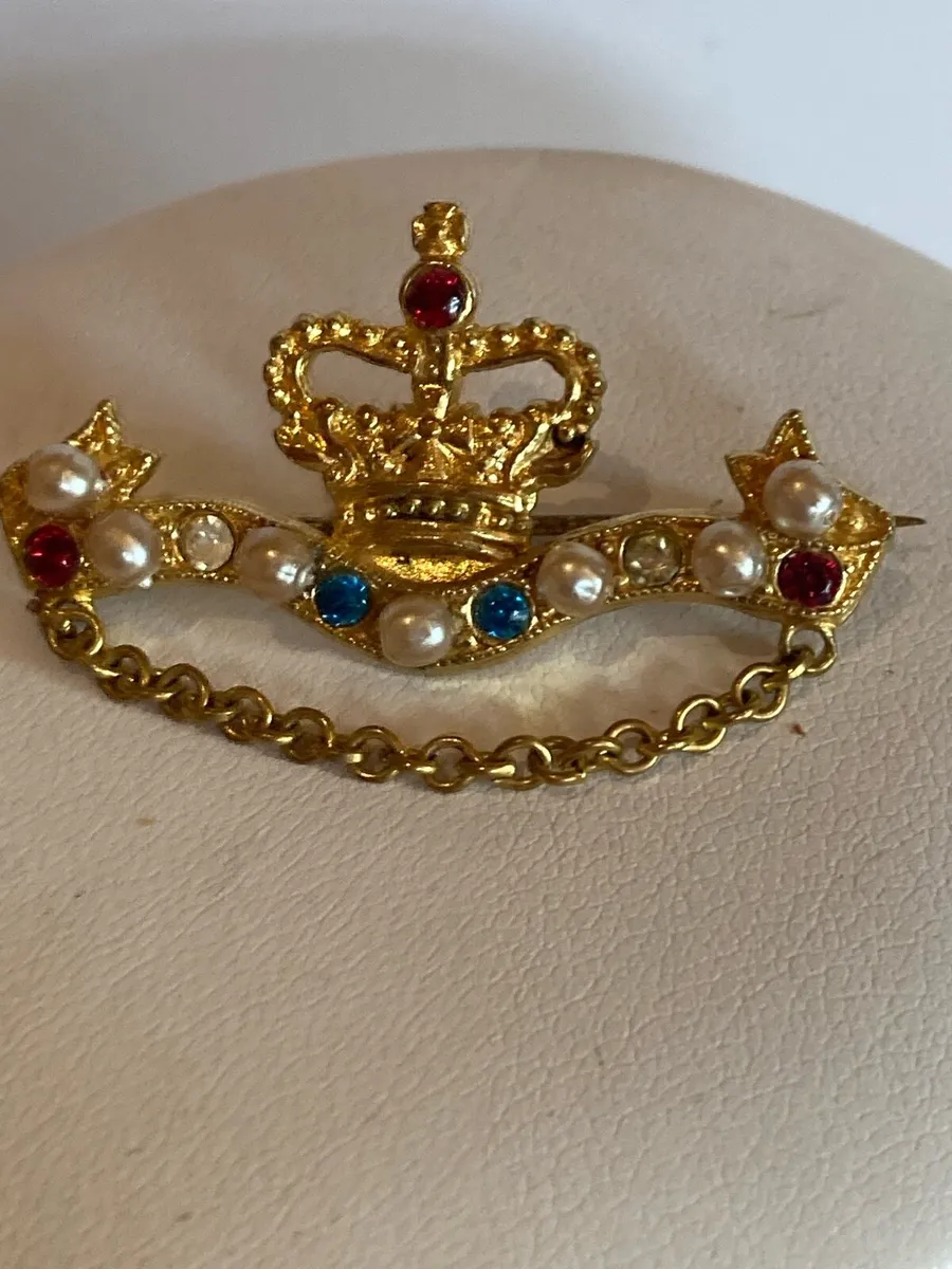 Pearl & crystal studded brooch - Image 2