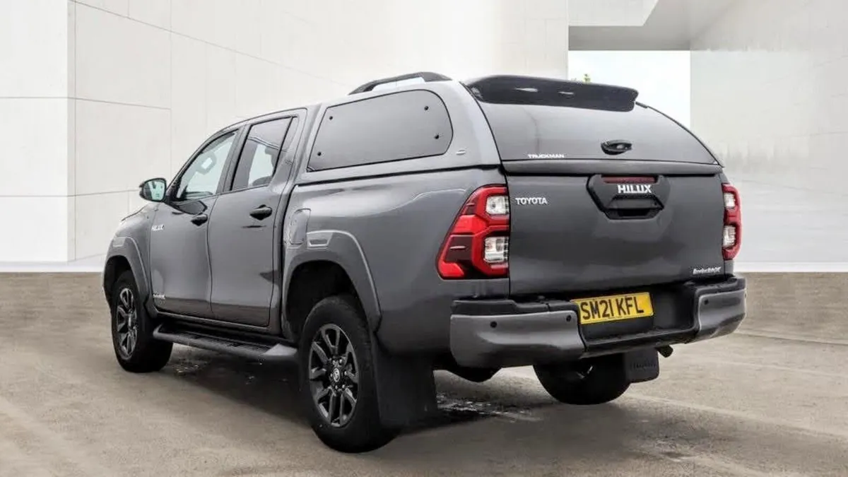2021 Toyota Hilux 2.8 Invincible X - Image 3