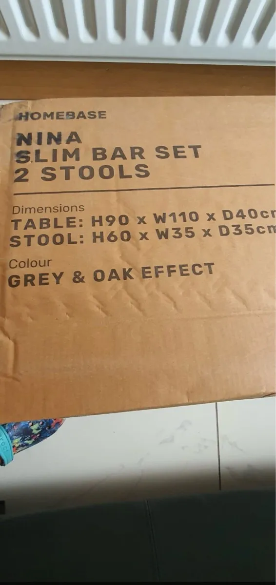 High Bar Table & 2 High stools  (Brand New)! - Image 1