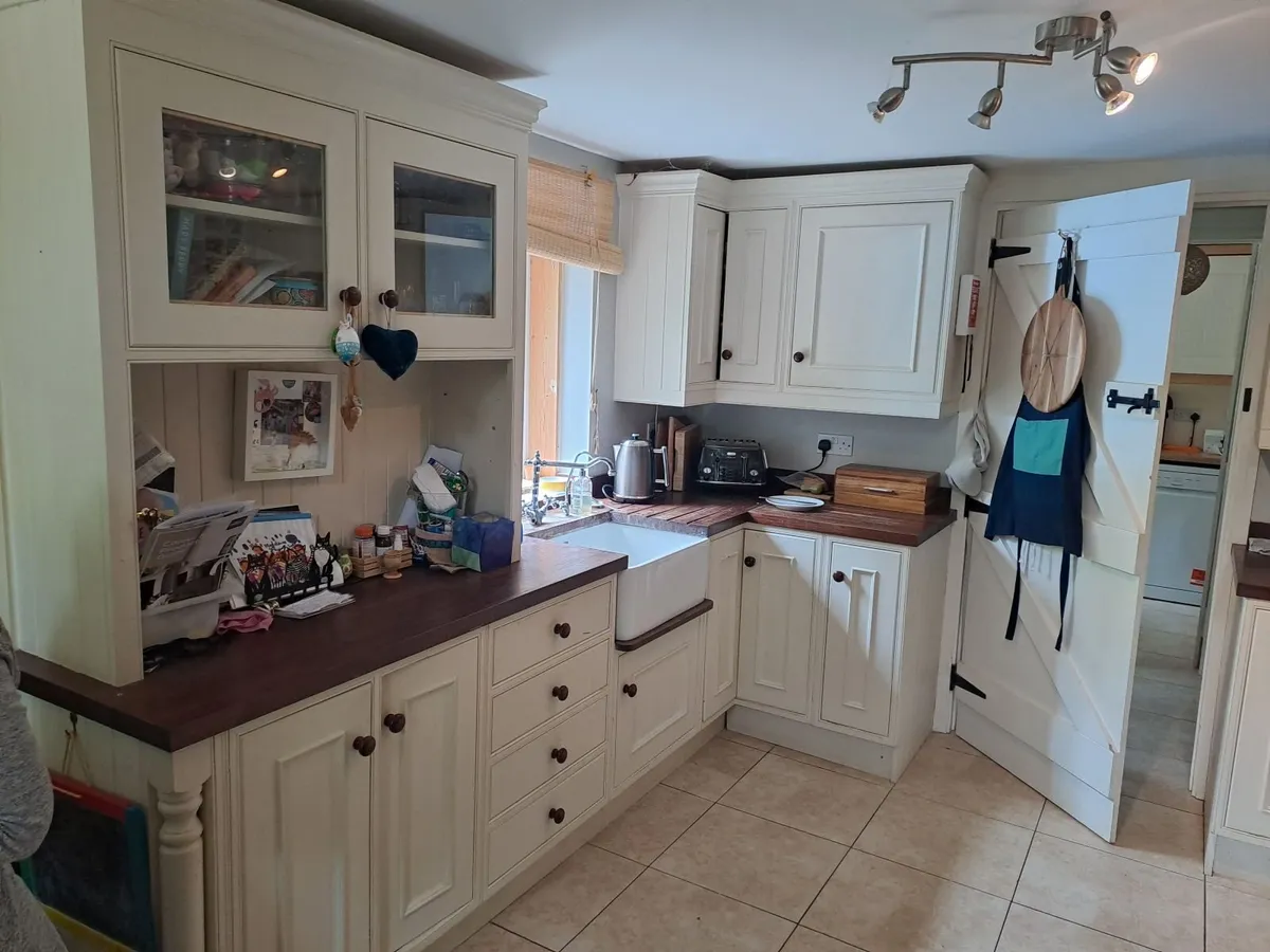 Solid wood Kitchen cabinets and worktop - Image 3