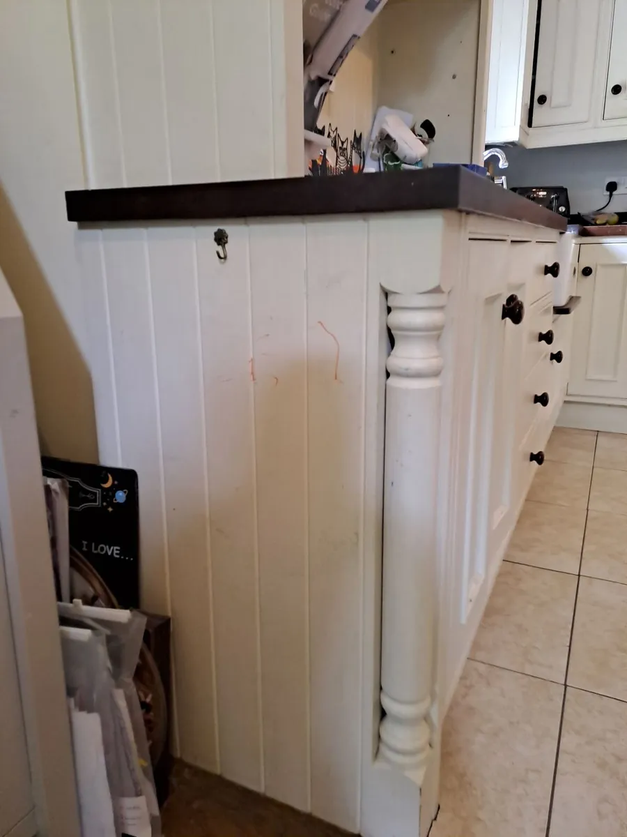 Solid wood Kitchen cabinets and worktop - Image 4
