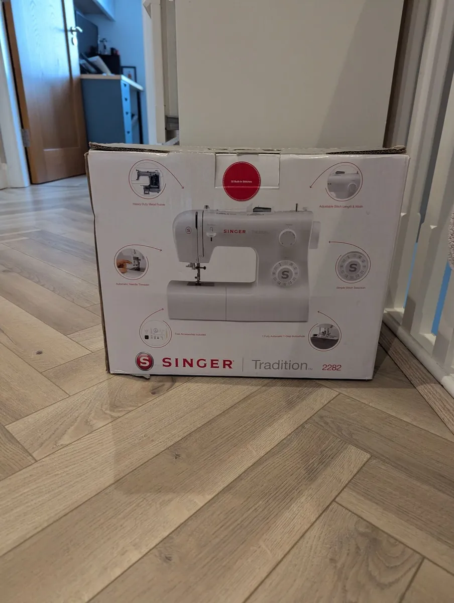 Singer Sewing Machine Tradition 2282 - Image 3