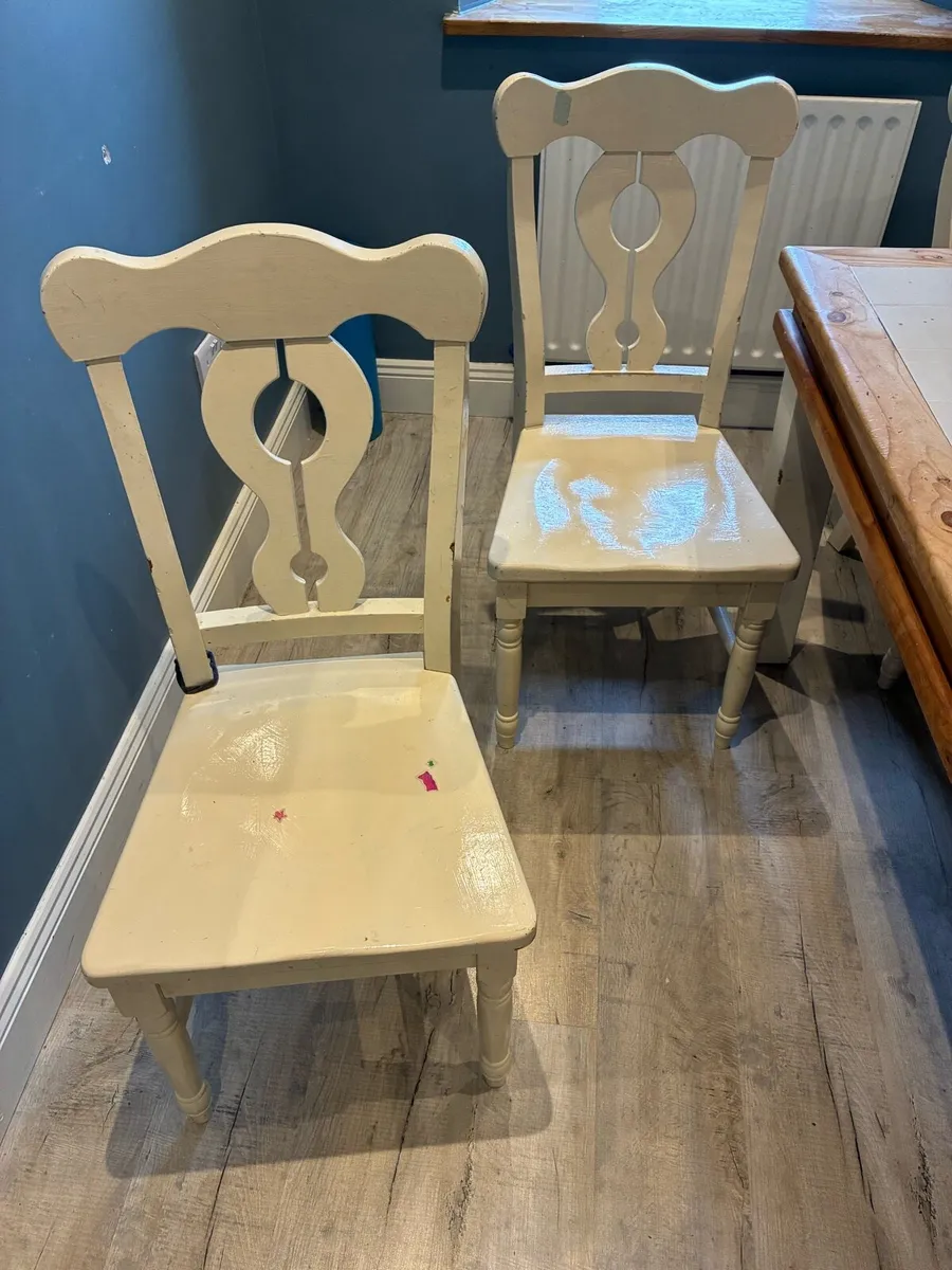 Dining Table and 6 chairs - Image 2