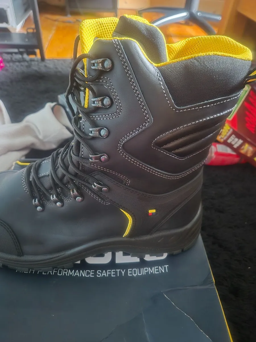 Safety work boots - Image 1