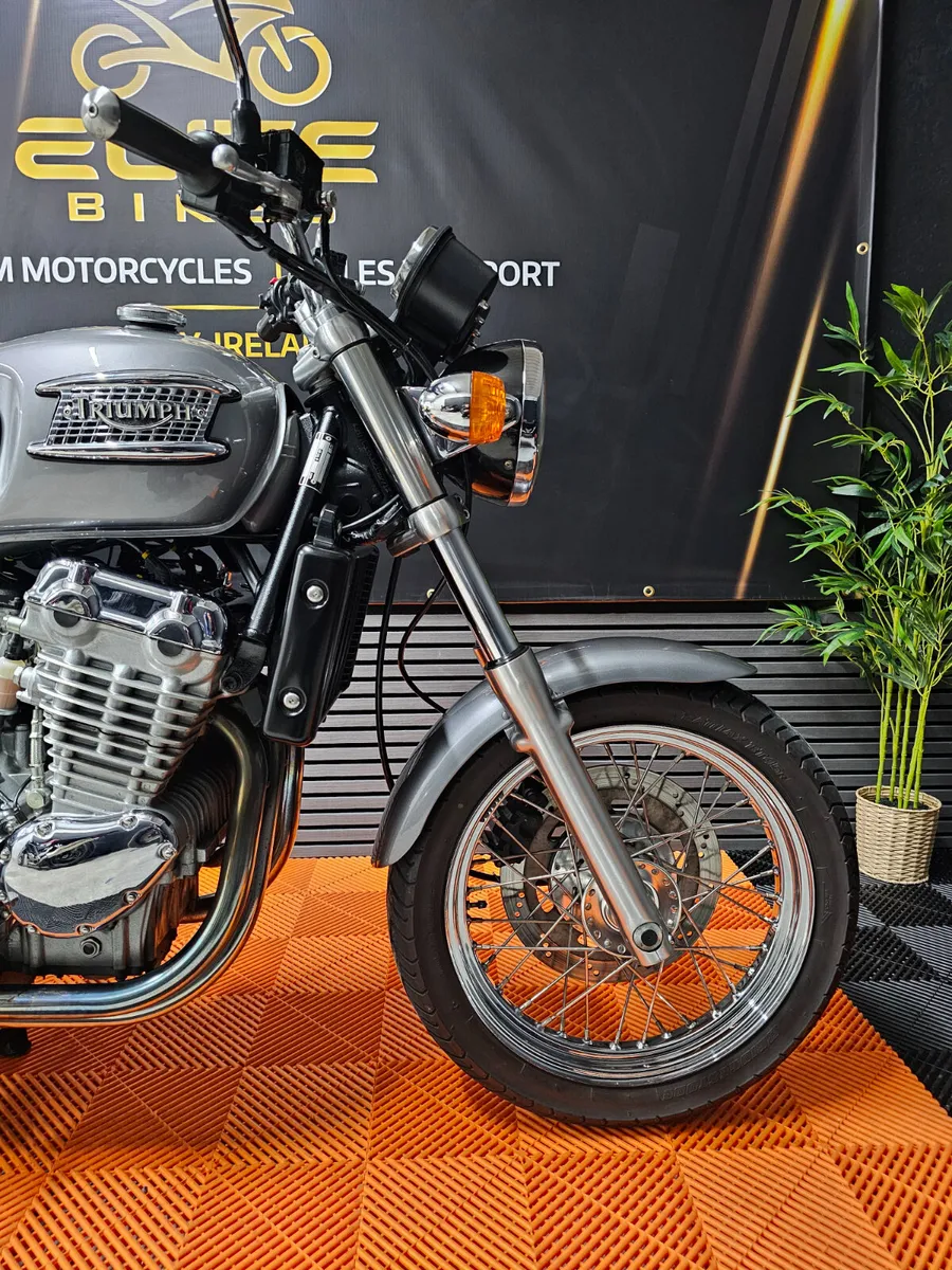 Triumph Thunderbird 900 - Image 2
