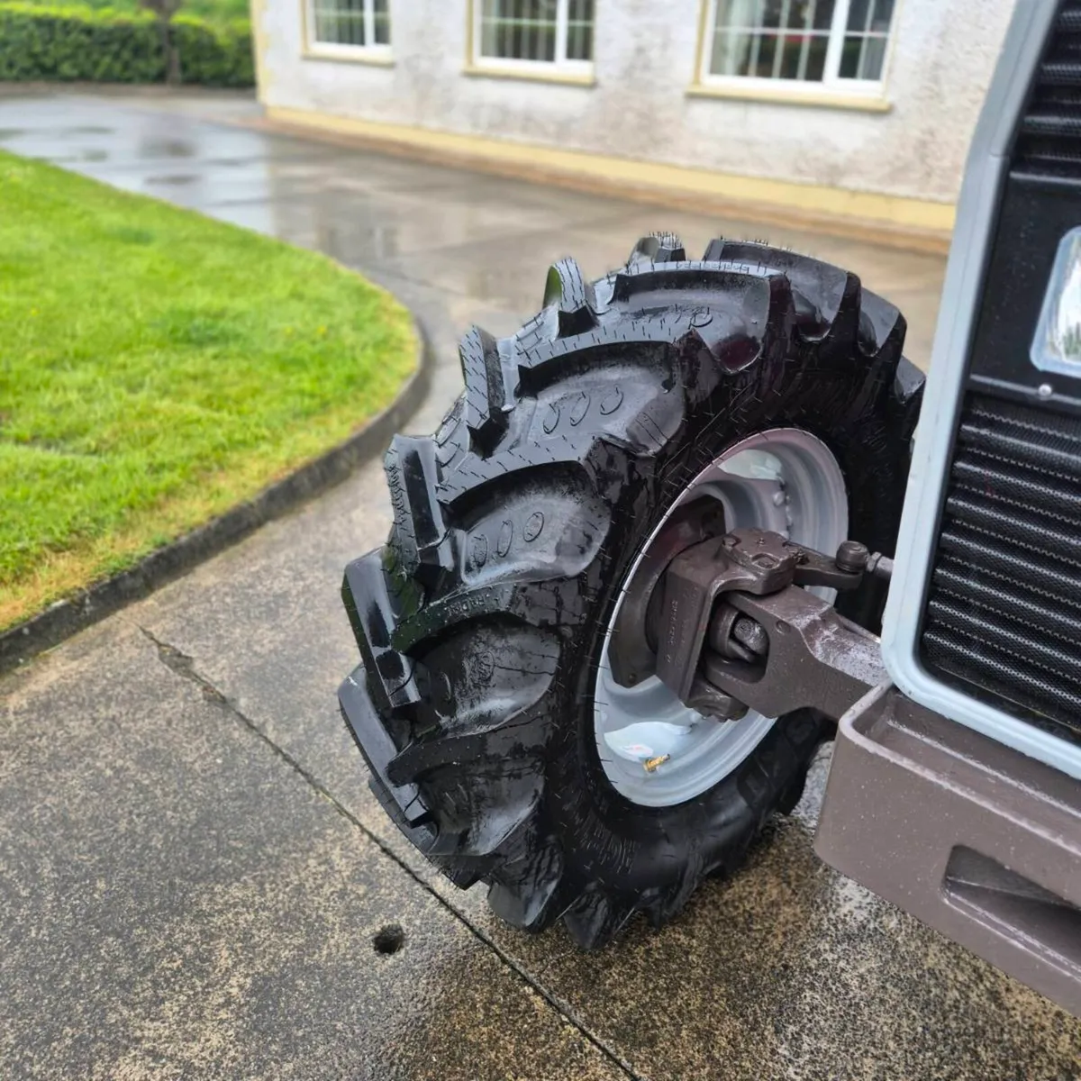 Tractor - Image 3