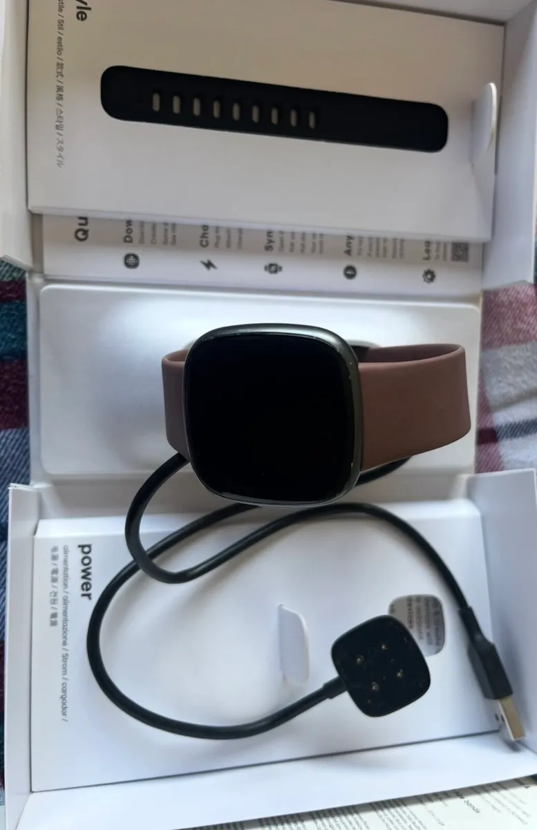 Fitbit Versa 4 Watch - Image 1