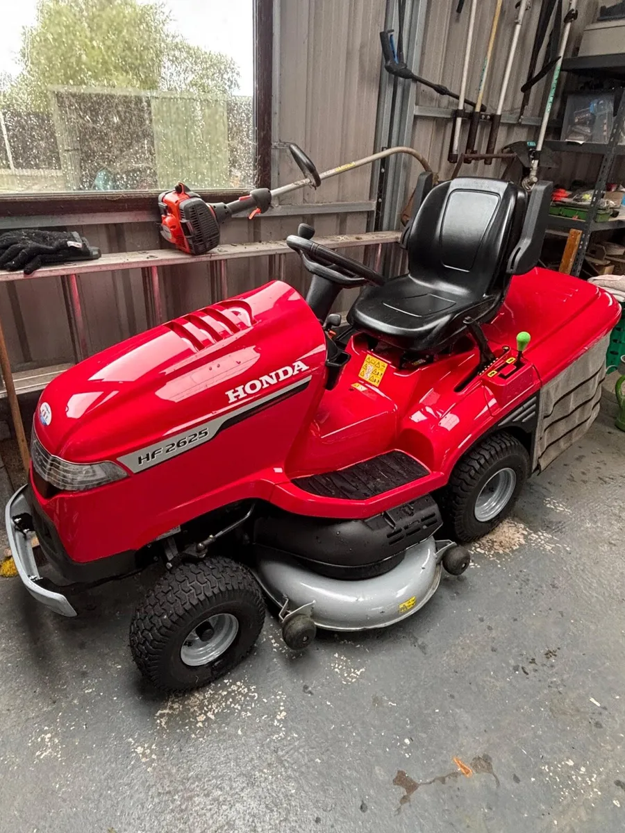 Honda ride  on mower - Image 1